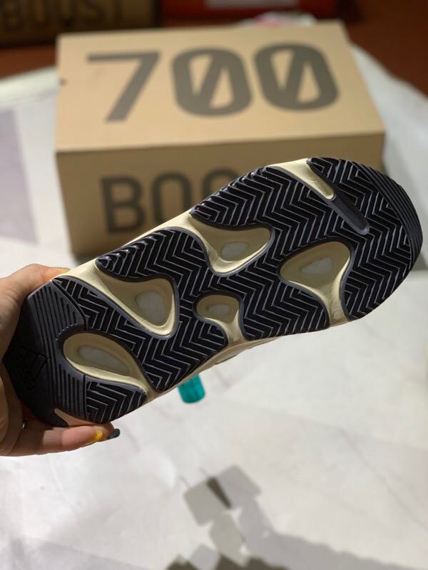Adidas鞋 阿迪達斯真標巴斯夫真爆 侃爺椰子700 Adidas椰子鞋 男女同款  hdx13266
